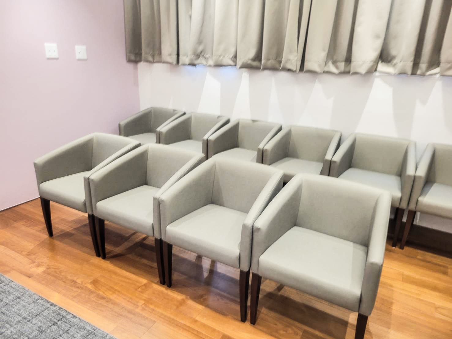 柳原皮膚科クリニック待合室